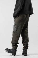 Load image into Gallery viewer, Ten c MULTI POCKET SNAP SWEAT PANTS / GARMENT DYED (DARK OLIVE)