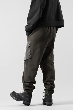 Load image into Gallery viewer, Ten c MULTI POCKET SNAP SWEAT PANTS / GARMENT DYED (DARK OLIVE)