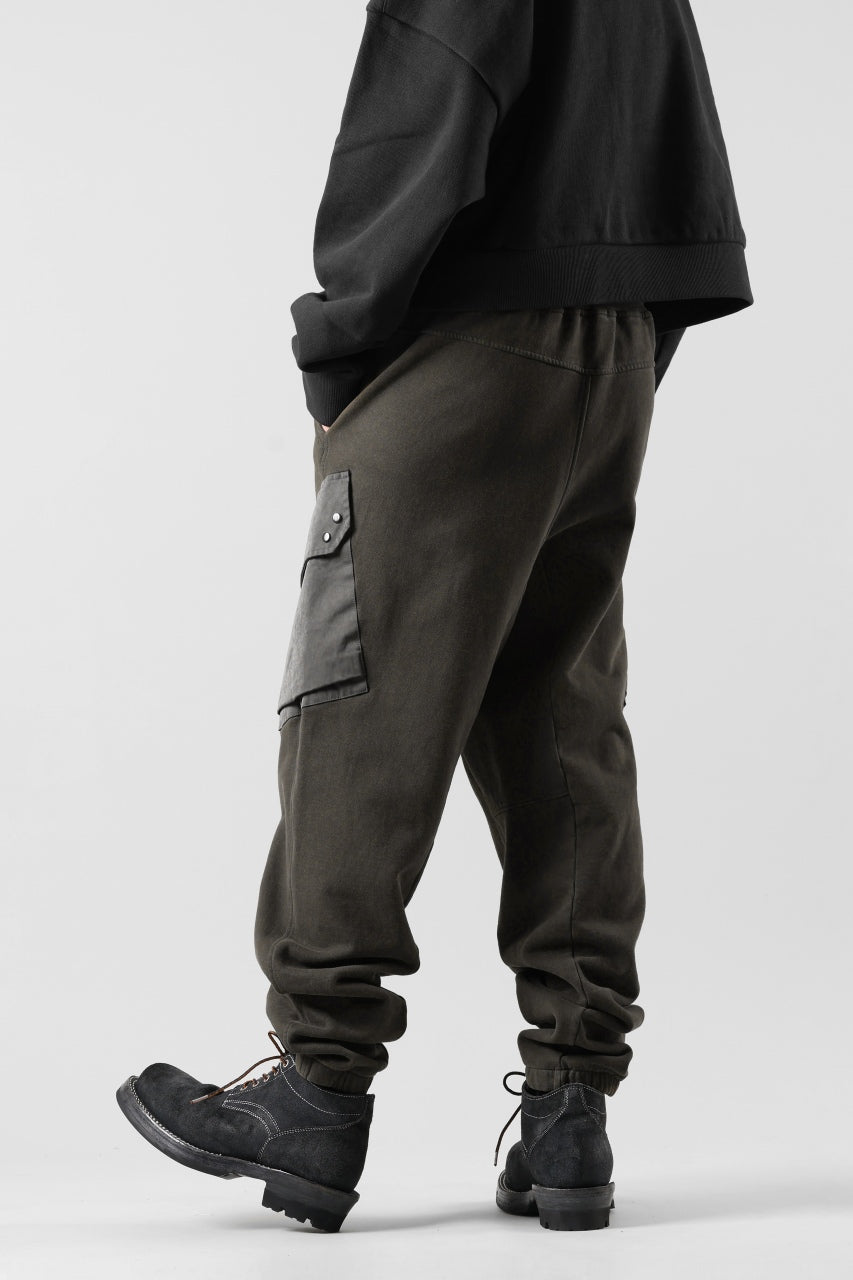 Load image into Gallery viewer, Ten c MULTI POCKET SNAP SWEAT PANTS / GARMENT DYED (DARK OLIVE)