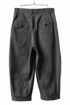 Load image into Gallery viewer, KLASICA GOSSE (ND ver.) TUCKED x2 TROUSERS / NATURAL DYED COTTON x SILK WEATHER (SUMI BLACK)