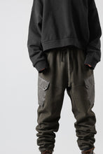 Load image into Gallery viewer, Ten c MULTI POCKET SNAP SWEAT PANTS / GARMENT DYED (DARK OLIVE)