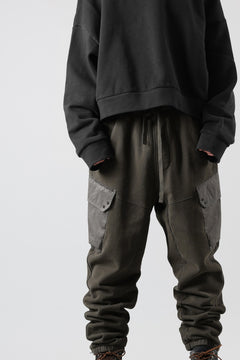 Load image into Gallery viewer, Ten c MULTI POCKET SNAP SWEAT PANTS / GARMENT DYED (DARK OLIVE)