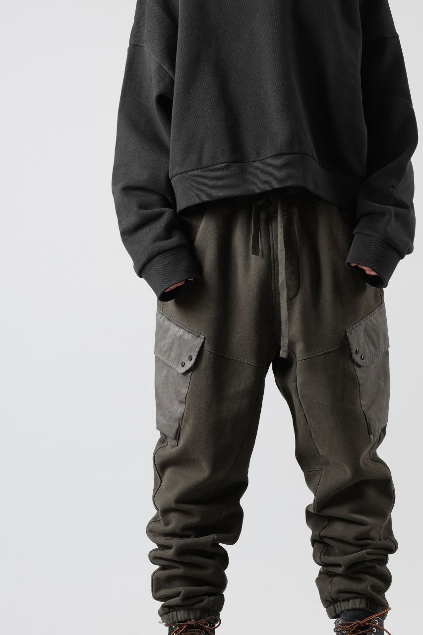 Load image into Gallery viewer, Ten c MULTI POCKET SNAP SWEAT PANTS / GARMENT DYED (DARK OLIVE)