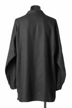 Load image into Gallery viewer, COLINA CARDIGAN SHIRT / SILK & LINEN GABARDINE (BLACK)