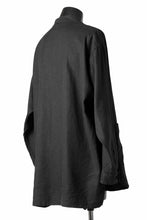 Load image into Gallery viewer, COLINA CARDIGAN SHIRT / SILK & LINEN GABARDINE (BLACK)