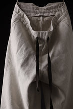 Load image into Gallery viewer, sus-sous trousers dress / C58L42 heavy poplin  (NATURAL)