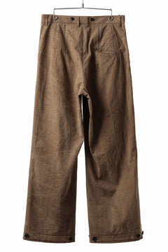 Load image into Gallery viewer, KLASICA LINDBERGH (ND ver.) SIDE TUCKED WIDE STRAIGHT TROUSERS / NATURAL DYED COTTON x SILK WEATHER (KAKI BROWN)