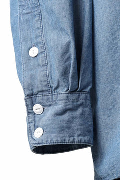 画像をギャラリービューアに読み込む, KATHARINE HAMNETT MULTI POCKET DENIM SHIRT / ORGANIC COTTON (LIGHT BLUE)