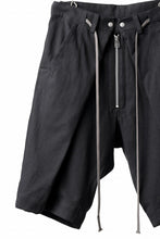 画像をギャラリービューアに読み込む, A.F ARTEFACT ZIP FOLDING TUCK SHORTS / COTTON-LINEN TWILL (BLACK)