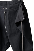 画像をギャラリービューアに読み込む, A.F ARTEFACT ZIP FOLDING TUCK SHORTS / COTTON-LINEN TWILL (BLACK)
