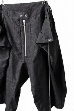 画像をギャラリービューアに読み込む, A.F ARTEFACT ZIP FOLDING TUCK SHORTS / PAISLEY JACQUARD (BLACK)