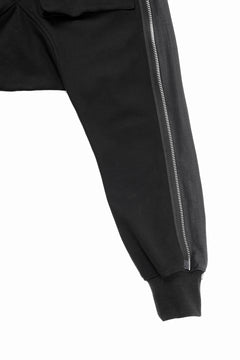 画像をギャラリービューアに読み込む, A.F ARTEFACT SIDE ZIP SARROUEL TRACK PANTS (BLACK)