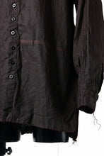 画像をギャラリービューアに読み込む, KLASICA "SH-044" SPLIT RAGLAN COLLAR LESS SHIRTS / BENGARA & SUMI COATED LINEN (BENGARA)
