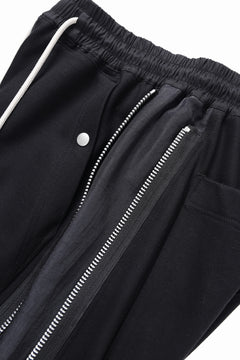 画像をギャラリービューアに読み込む, A.F ARTEFACT SIDE ZIP SARROUEL TRACK PANTS (BLACK)