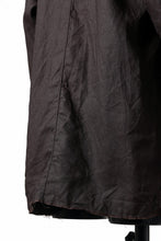 画像をギャラリービューアに読み込む, KLASICA "SH-044" SPLIT RAGLAN COLLAR LESS SHIRTS / BENGARA & SUMI COATED LINEN (BENGARA)