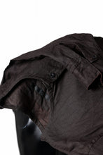 画像をギャラリービューアに読み込む, KLASICA "SH-044" SPLIT RAGLAN COLLAR LESS SHIRTS / BENGARA & SUMI COATED LINEN (BENGARA)