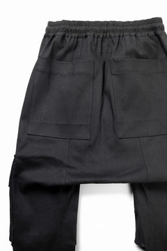画像をギャラリービューアに読み込む, A.F ARTEFACT FLAP ZIP SARROUEL SKINNY PANTS / HI-STRETCH DENIM (BLACK)