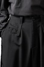 画像をギャラリービューアに読み込む, Y's for men WITH DECORATIVE CLOTH TAPERED PANTS / WRINKLE WOOL GABARDINE (BLACK)