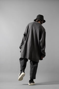 Load image into Gallery viewer, CAPERTICA PEGTOP EASY PANTS / DARK MELANGE CHECK FLANNEL (CHARCOAL)