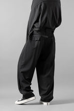 画像をギャラリービューアに読み込む, Y's for men WITH DECORATIVE CLOTH TAPERED PANTS / WRINKLE WOOL GABARDINE (BLACK)