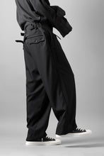 画像をギャラリービューアに読み込む, Y's for men WITH DECORATIVE CLOTH TAPERED PANTS / WRINKLE WOOL GABARDINE (BLACK)