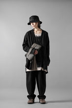 Load image into Gallery viewer, COLINA CARDIGAN SHIRT / SILK & LINEN GABARDINE (BLACK)