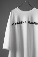 画像をギャラリービューアに読み込む, KATHARINE HAMNETT OVER SIZED FRONT LOGO TEE (WHITE)