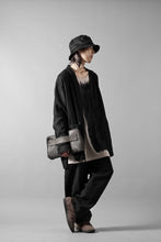 Load image into Gallery viewer, COLINA CARDIGAN SHIRT / SILK & LINEN GABARDINE (BLACK)