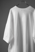 画像をギャラリービューアに読み込む, KATHARINE HAMNETT OVER SIZED FRONT LOGO TEE (WHITE)