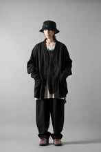 Load image into Gallery viewer, COLINA CARDIGAN SHIRT / SILK & LINEN GABARDINE (BLACK)