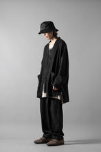 Load image into Gallery viewer, COLINA CARDIGAN SHIRT / SILK & LINEN GABARDINE (BLACK)