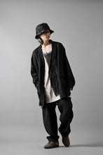 Load image into Gallery viewer, COLINA CARDIGAN SHIRT / SILK & LINEN GABARDINE (BLACK)