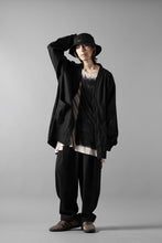 Load image into Gallery viewer, COLINA CARDIGAN SHIRT / SILK & LINEN GABARDINE (BLACK)
