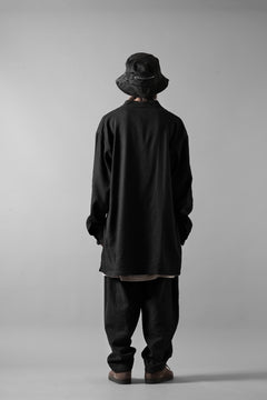 Load image into Gallery viewer, COLINA CARDIGAN SHIRT / SILK & LINEN GABARDINE (BLACK)