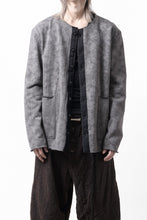 Load image into Gallery viewer, KLASICA BLACK CAT CREW NECK CARDIGAN / GRAINY PRINT BACK SIDE FLEECE (GREIGE)