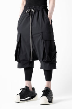 画像をギャラリービューアに読み込む, A.F ARTEFACT SARROUEL CARGO SHORTS / TECH-SMOOTH (BLACK)