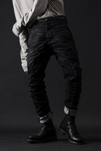 画像をギャラリービューアに読み込む, masnada BAGGY SCARRED STRETCH JEANS (SMEARED BLACK)