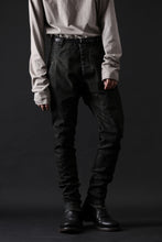 画像をギャラリービューアに読み込む, masnada BAGGY SCARRED STRETCH JEANS (SMUDGED LEGION)