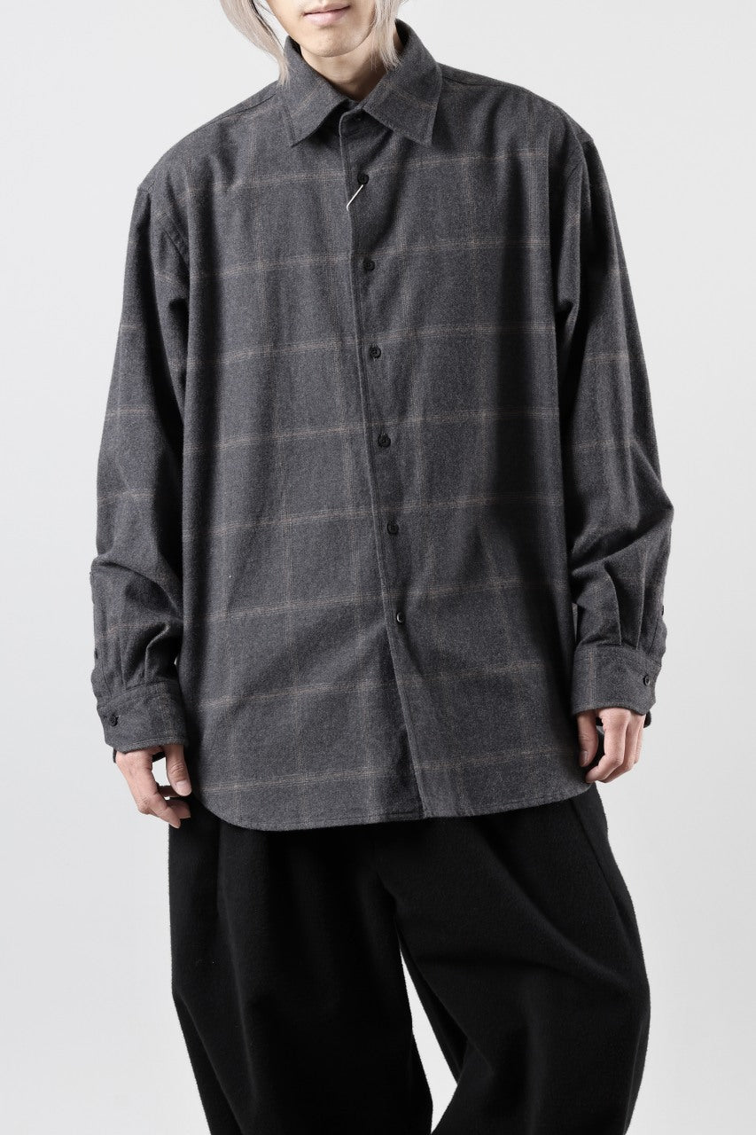 Load image into Gallery viewer, CAPERTICA 4 TUCK SHIRT / DARK MELANGE CHECK FLANNEL (CHARCOAL)