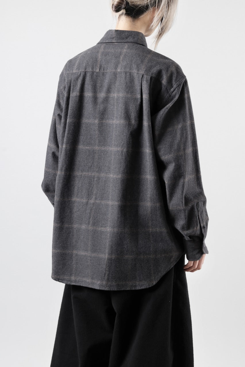 Load image into Gallery viewer, CAPERTICA 4 TUCK SHIRT / DARK MELANGE CHECK FLANNEL (CHARCOAL)