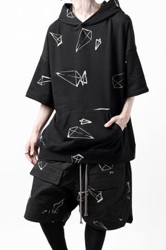 画像をギャラリービューアに読み込む, A.F ARTEFACT PYRA PATTERN PRINT SWEAT HOODIE SHORT SLEEVE (BLACK)