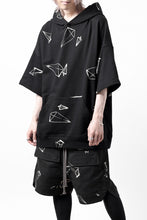 画像をギャラリービューアに読み込む, A.F ARTEFACT PYRA PATTERN PRINT SWEAT HOODIE SHORT SLEEVE (BLACK)