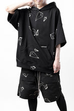 画像をギャラリービューアに読み込む, A.F ARTEFACT PYRA PATTERN PRINT SWEAT HOODIE SHORT SLEEVE (BLACK)