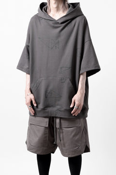 画像をギャラリービューアに読み込む, A.F ARTEFACT PYRA PATTERN PRINT SWEAT HOODIE SHORT SLEEVE (GREY)