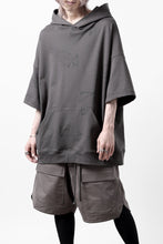 画像をギャラリービューアに読み込む, A.F ARTEFACT PYRA PATTERN PRINT SWEAT HOODIE SHORT SLEEVE (GREY)