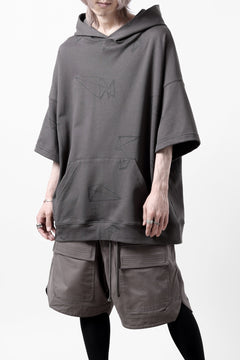 画像をギャラリービューアに読み込む, A.F ARTEFACT PYRA PATTERN PRINT SWEAT HOODIE SHORT SLEEVE (GREY)
