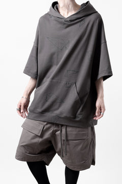 画像をギャラリービューアに読み込む, A.F ARTEFACT PYRA PATTERN PRINT SWEAT HOODIE SHORT SLEEVE (GREY)