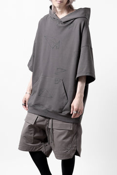 画像をギャラリービューアに読み込む, A.F ARTEFACT PYRA PATTERN PRINT SWEAT HOODIE SHORT SLEEVE (GREY)