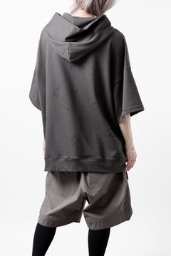 画像をギャラリービューアに読み込む, A.F ARTEFACT PYRA PATTERN PRINT SWEAT HOODIE SHORT SLEEVE (GREY)