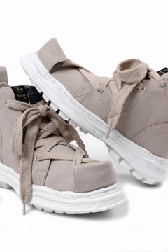 画像をギャラリービューアに読み込む, beauty : beast ROLL-TONGUE STAINNING SHOES feat. Maison MIHARA YASUHIRO (BEIGE x BEIGE)